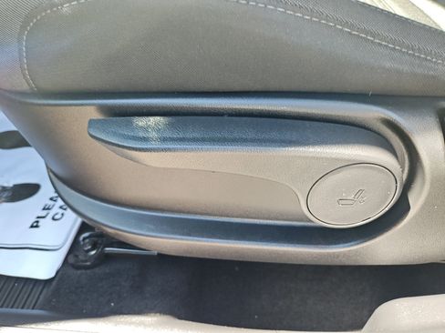 Used 2025 Hyundai Santa Cruz SE FWD image 15