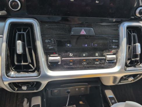 Used 2023 Kia Sorento SX AWD/4WD image 12