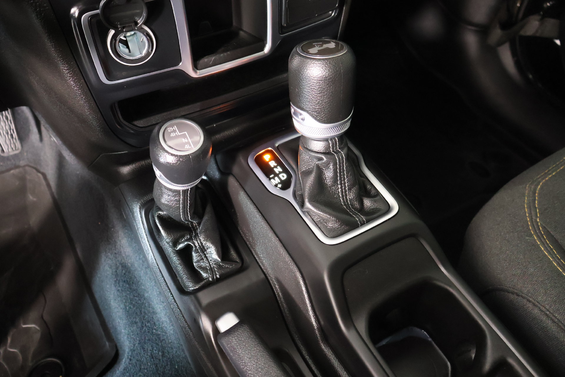 Used 2024 Jeep Wrangler Sport AWD/4WD image 7