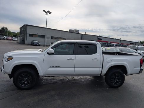 Used 2023 Toyota Tacoma SR5 AWD/4WD image 3