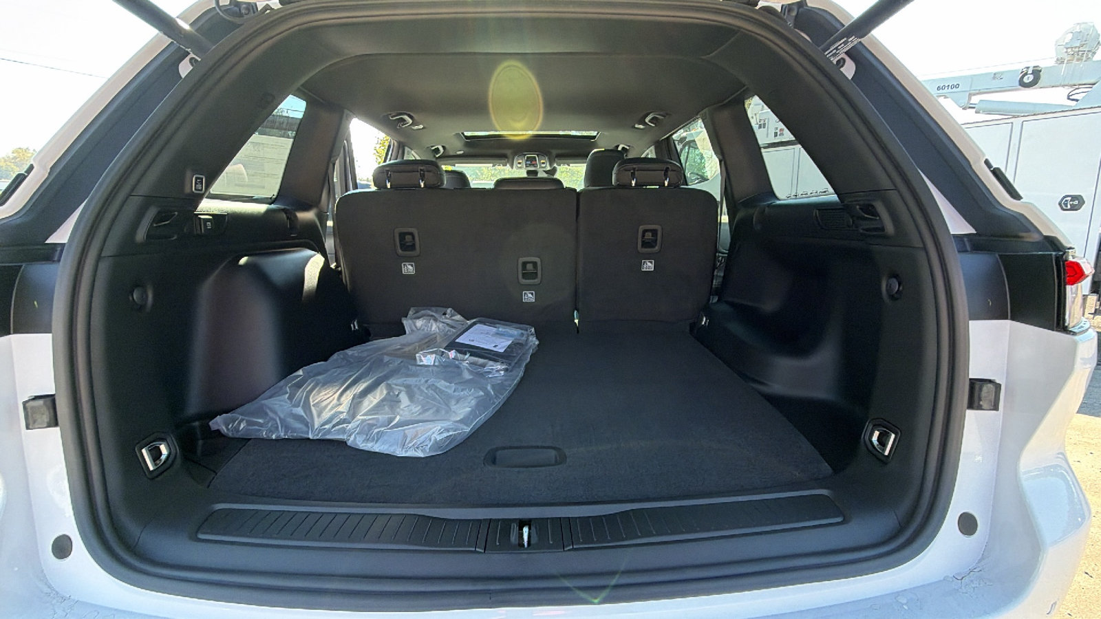 New 2027 Jeep Grand Cherokee Laredo X AWD/4WD image 13