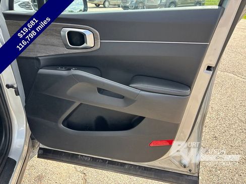 Used 2022 Kia Sorento S w/ Panoramic Sunroof Package AWD/4WD image 12