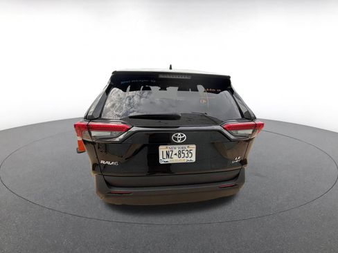 Used 2025 Toyota RAV4 LE AWD/4WD image 9
