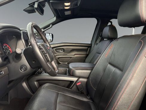 Used 2020 Nissan Titan PRO-4X w/ Pro-4x Convenience Package image 9