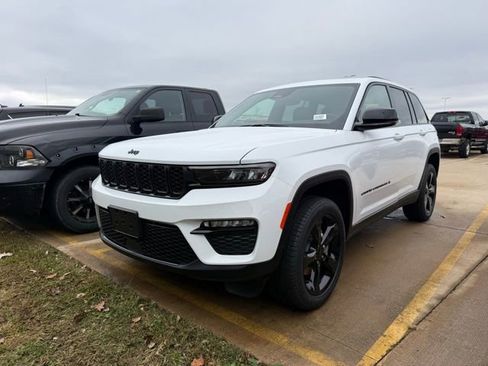 New 2025 Jeep Grand Cherokee Limited w/ Black Appearance Package image 3