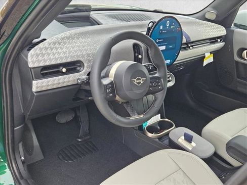 Used 2026 MINI Cooper 4-Door Hardtop FWD image 9