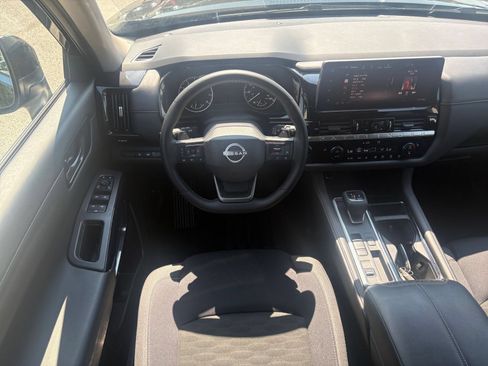 Used 2026 Nissan Pathfinder SV FWD image 30