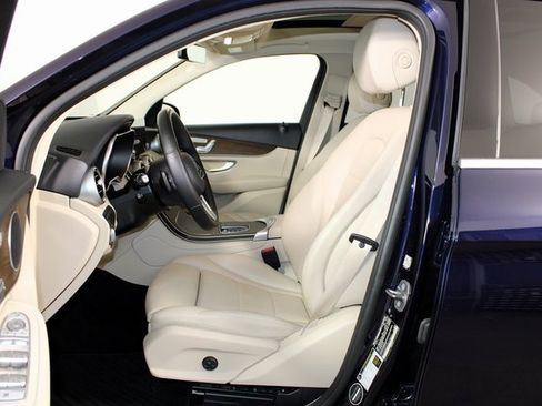 Used 2021 Mercedes-Benz GLC 300 4MATIC image 21