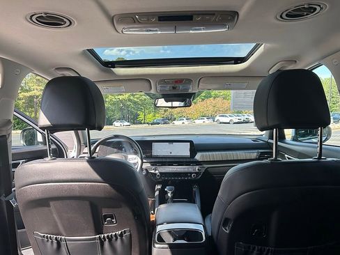 Used 2025 Kia Telluride EX w/ EX Captain's Chair Package FWD image 18