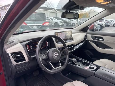 Used 2024 Nissan Rogue SL image 9