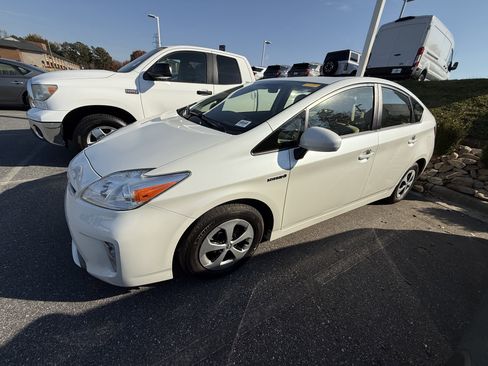Used 2015 Toyota Prius Two image 6