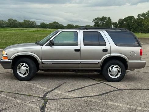 Used 2001 Chevrolet Blazer LT w/ Preferred Equipment Group AWD/4WD image 3