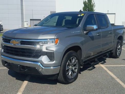 Used 2024 Chevrolet Silverado 1500 LT w/ Leather Package RWD image 4