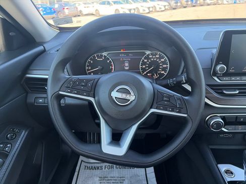 Used 2025 Nissan Altima 2.5 SV AWD/4WD image 15