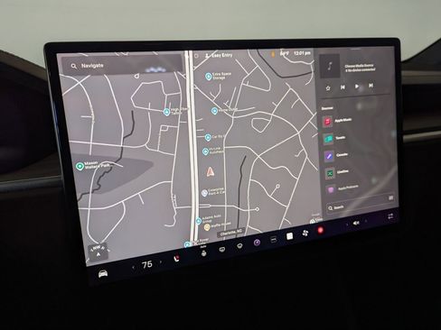 Used 2024 Tesla Model X image 9