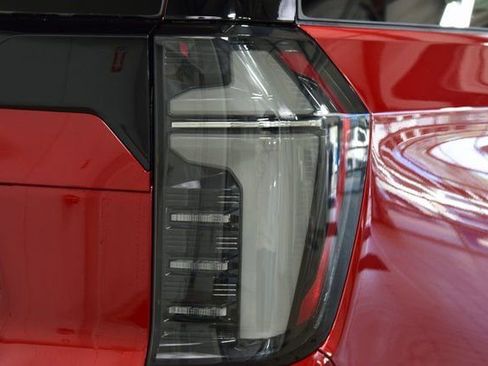 New 2025 Chevrolet Suburban Premier AWD/4WD image 19