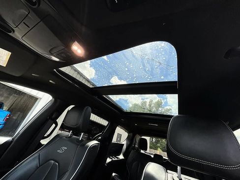 Used 2024 Chrysler Pacifica Limited w/ Uconnect Theater Family Group FWD image 27