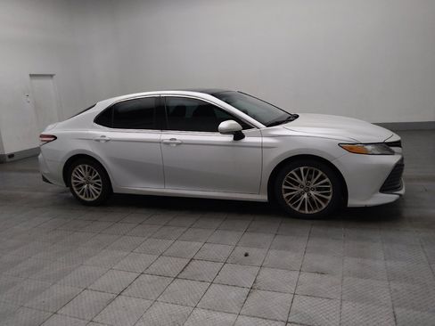 Used 2018 Toyota Camry XLE FWD image 11