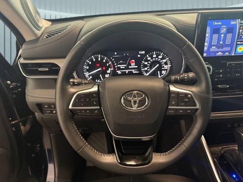 Used 2021 Toyota Highlander Limited AWD/4WD image 11