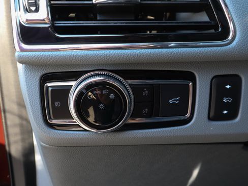 Used 2021 Lincoln Navigator Reserve AWD/4WD image 18