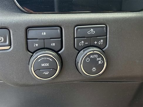 Used 2024 Chevrolet Silverado 2500 LT image 25