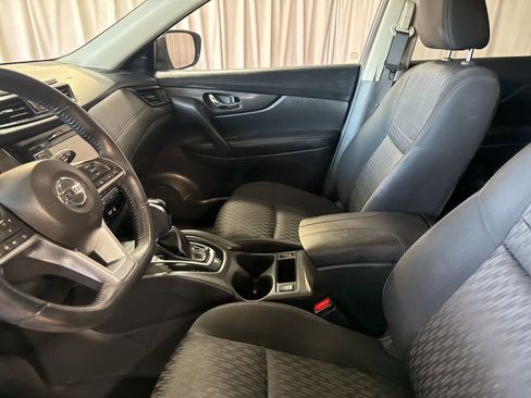 Used 2019 Nissan Rogue SV image 20