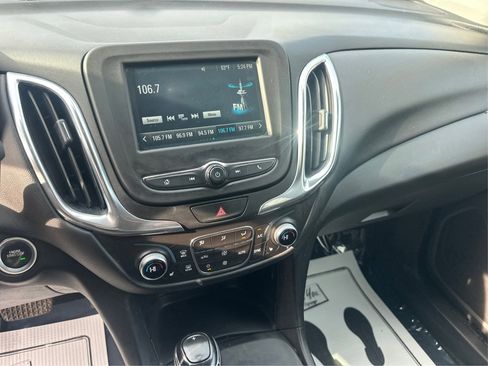 Used 2018 Chevrolet Equinox LT image 23