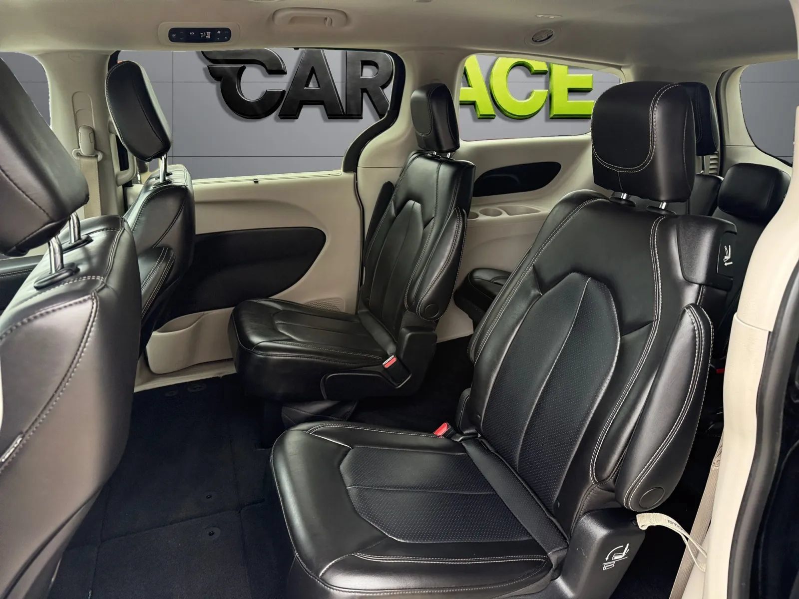 Used 2023 Chrysler Pacifica Touring-L FWD image 19