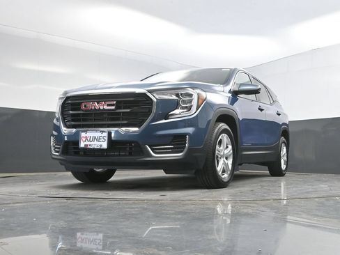 Used 2024 GMC Terrain SLE AWD/4WD image 36