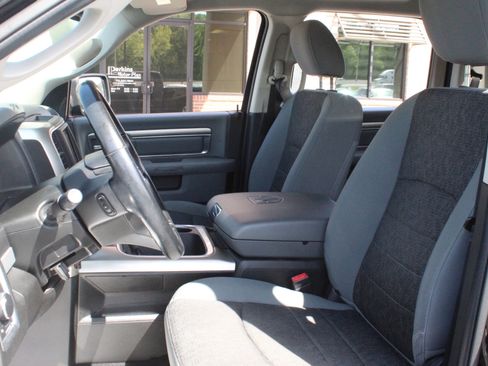 Used 2020 RAM 1500 Classic SLT w/ Luxury Group image 14