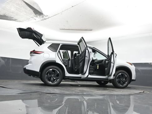 Used 2026 Nissan Rogue SV w/ SV Premium Package AWD/4WD image 29
