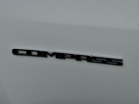 Used 2023 Jeep Compass Latitude AWD/4WD image 32