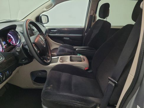 Used 2014 Dodge Grand Caravan SXT image 17