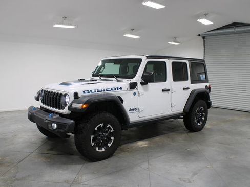Used 2024 Jeep Wrangler Unlimited Rubicon 4xe AWD/4WD image 4