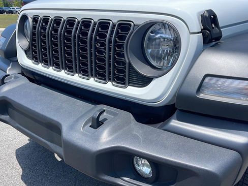 Used 2025 Jeep Wrangler Unlimited Sport AWD/4WD image 11