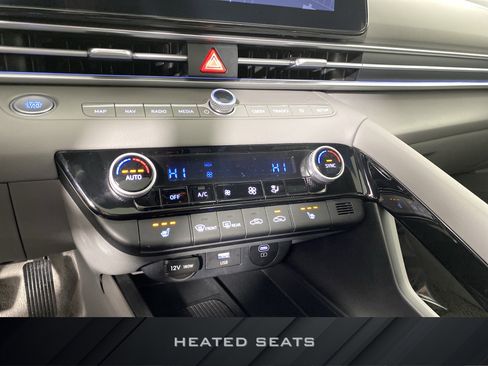 Used 2025 Hyundai Elantra SEL image 7