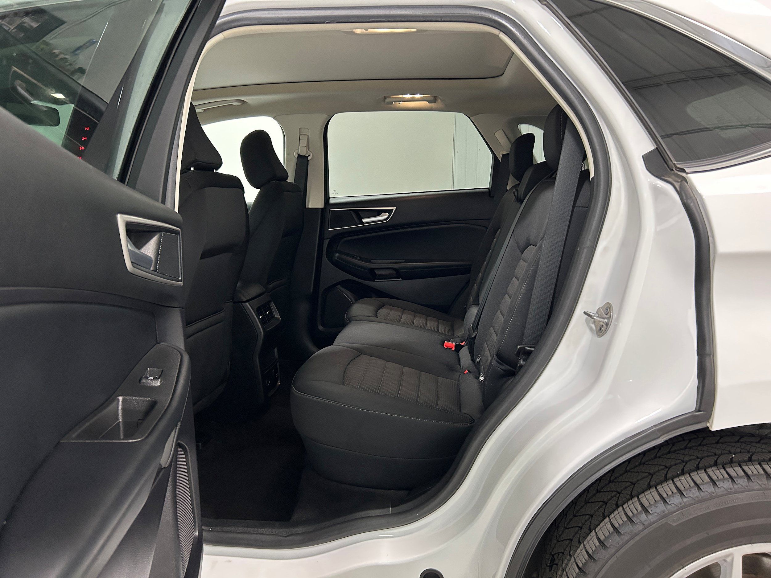 Used 2021 Ford Edge SEL w/ Convenience Package AWD/4WD image 26