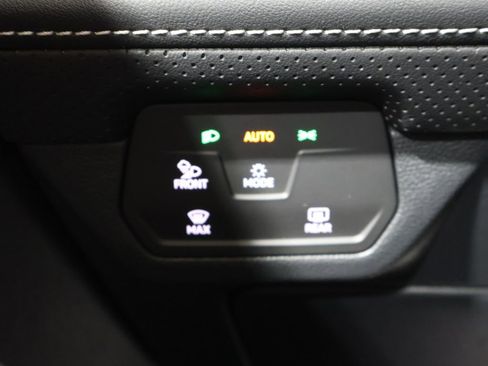 Used 2024 Volkswagen Atlas SE image 31