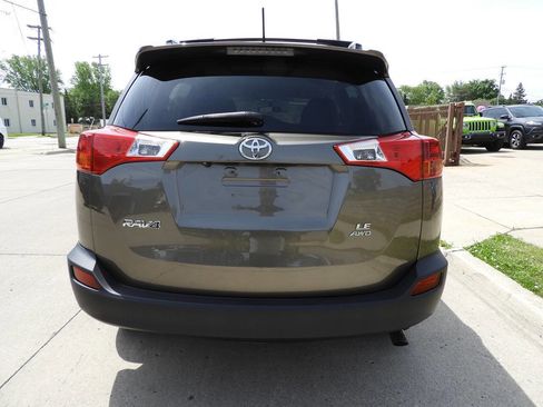 Used 2015 Toyota RAV4 LE w/ Four Season Floor Mat Package AWD/4WD image 9