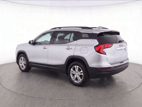 Used 2018 GMC Terrain SLE w/ Driver Convenience Package FWD image 3