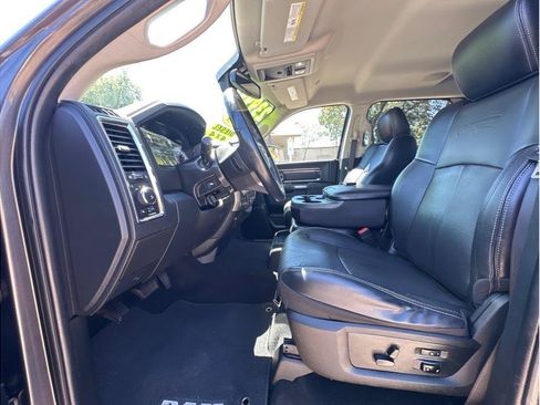 Used 2018 RAM 1500 Laramie w/ Convenience Group AWD/4WD image 14
