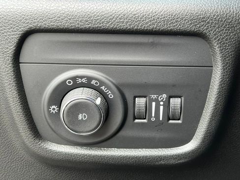 Used 2025 Jeep Grand Cherokee Limited w/ Black Appearance Package image 20