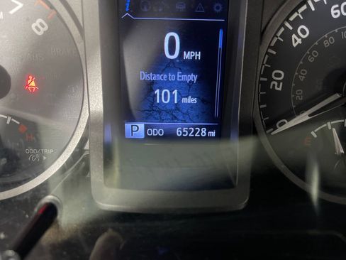 Used 2018 Toyota Tacoma TRD Sport RWD image 29