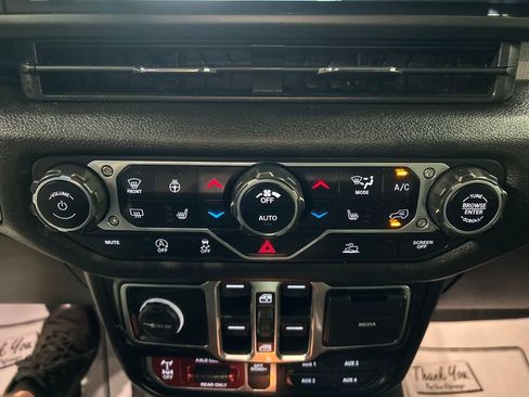 Used 2024 Jeep Wrangler Willys image 19