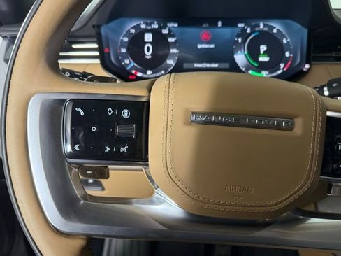 Used 2025 Land Rover Range Rover SE image 18