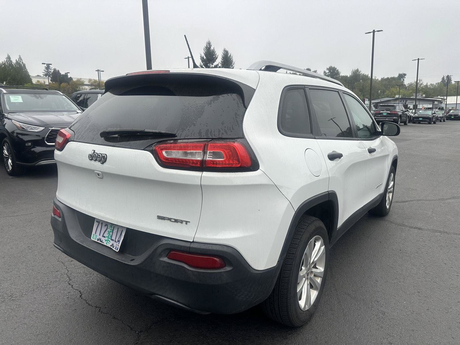 Used 2015 Jeep Cherokee Sport FWD image 4