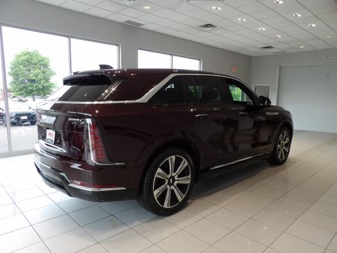 Used 2025 Cadillac Escalade IQ Luxury 2 AWD/4WD image 4