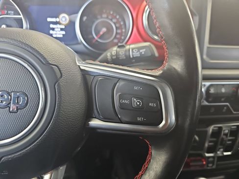 Used 2021 Jeep Wrangler Unlimited Rubicon w/ Cold Weather Group AWD/4WD image 17