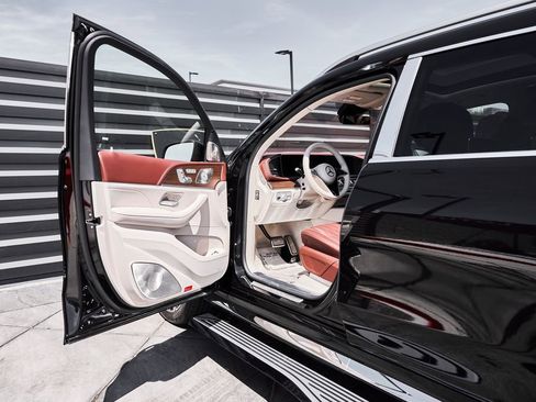 Used 2026 Mercedes-Benz Maybach GLS 600 4MATIC image 31