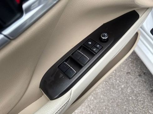 Used 2023 Toyota Camry XLE image 10